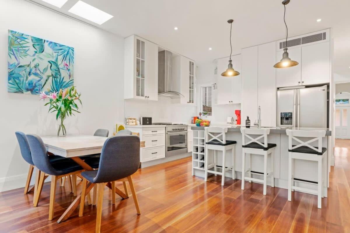 Bright Home In Trendy Newtown Close To The Park Sydney Buitenkant foto